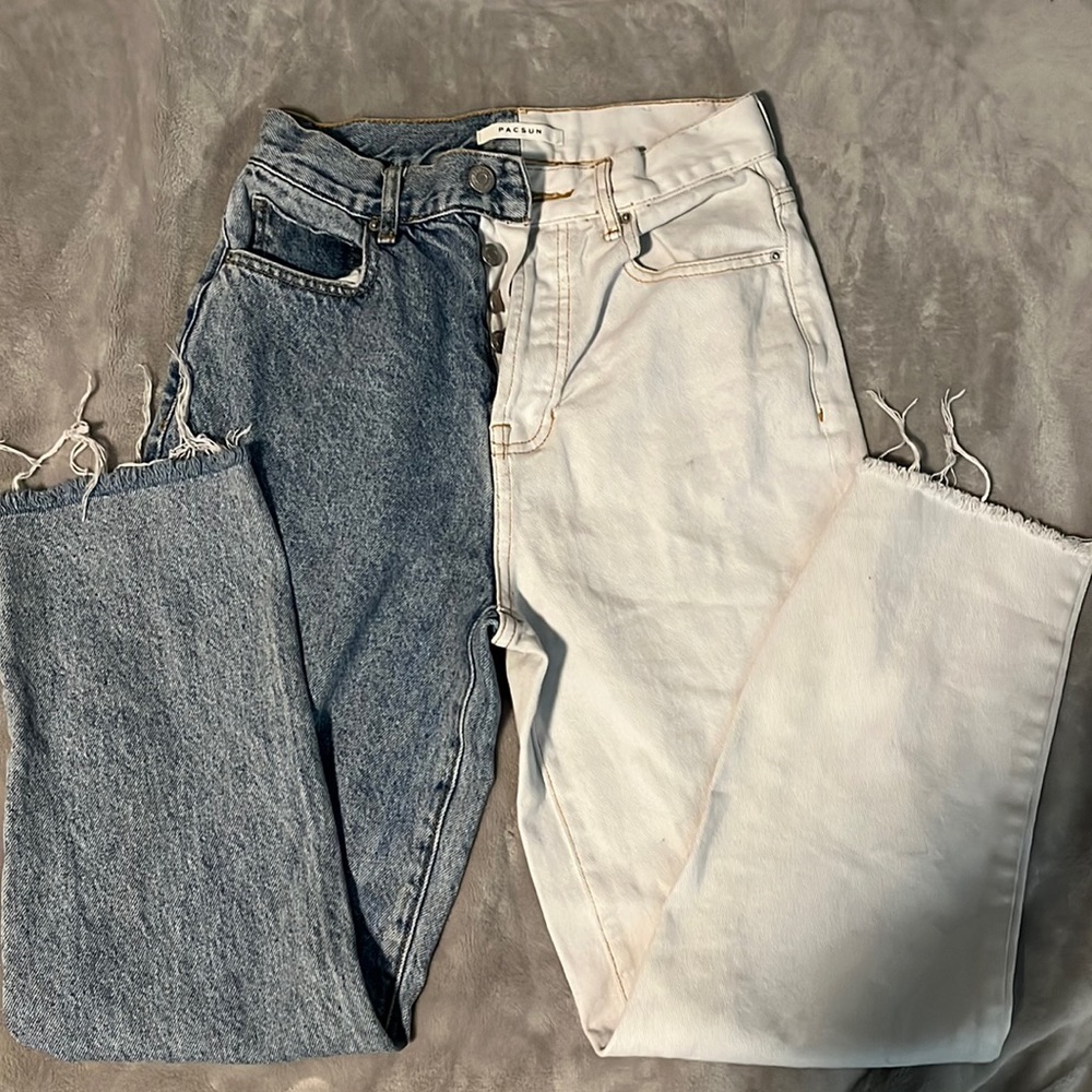 White and blue Pacsun High Rise straight size 26. Like new only wore twice
